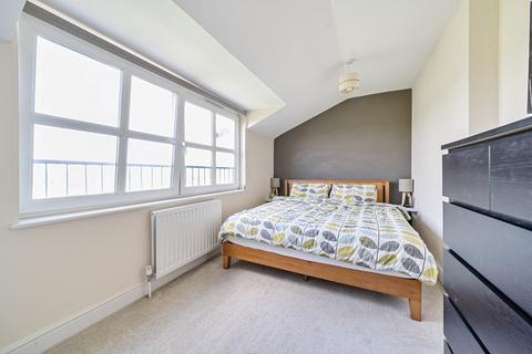 23 Glenmere Row, London, SE12 8RH