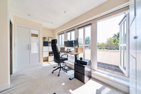 23 Glenmere Row, London, SE12 8RH