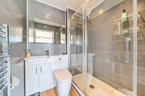 23 Glenmere Row, London, SE12 8RH