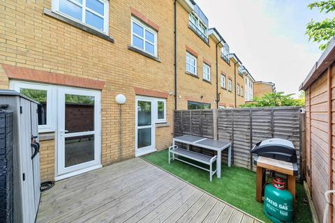 23 Glenmere Row, London, SE12 8RH