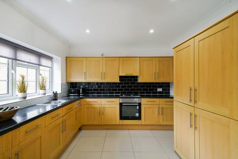 1 bedroom in a house share to rent, Avalon Road, London W13