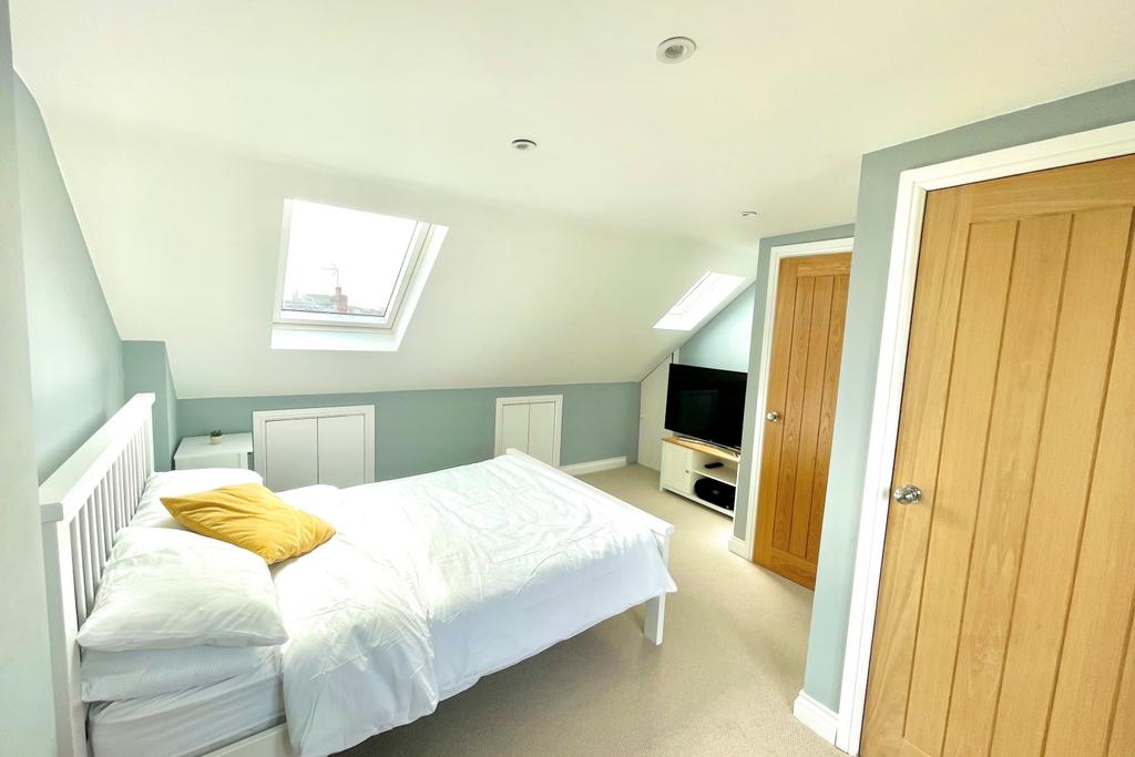 15 Crown St Bed 1