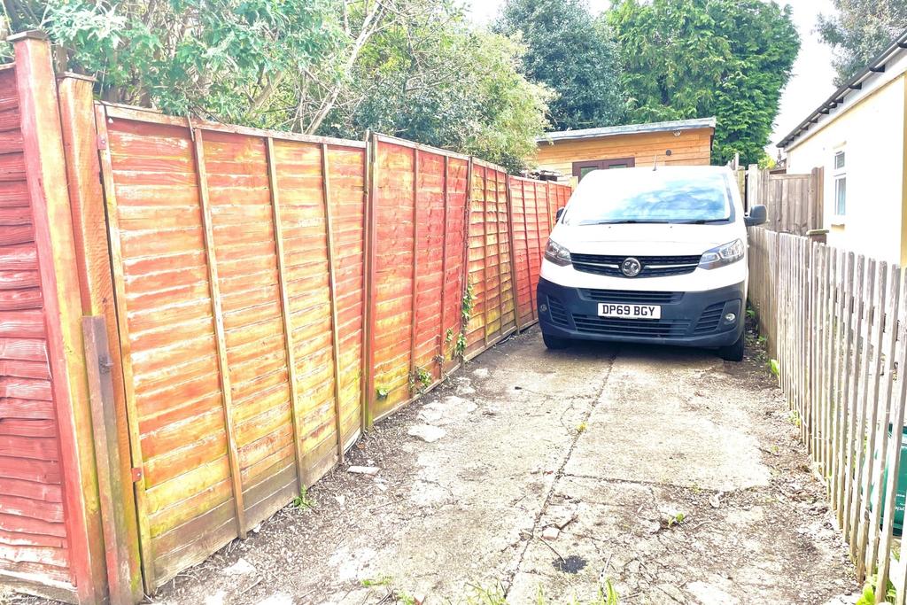 15 Crown St Driveway
