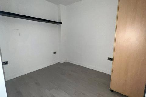 Flat to rent, 7 Charcot Rd, London NW9