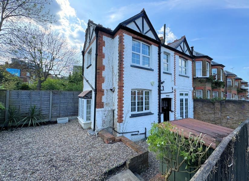 LAMBERT ROAD, NORTH FINCHLEY, N12 2 bed terraced house for sale £550,000