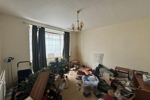 6 Osterley Gardens, Thornton Heath, CR7 8DH