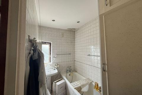 6 Osterley Gardens, Thornton Heath, CR7 8DH