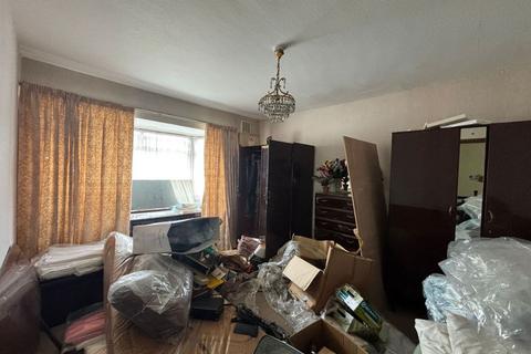 6 Osterley Gardens, Thornton Heath, CR7 8DH