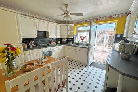 3 bedroom detached bungalow for sale, Portland Drive, Skegness, Lincolnshire, PE25 1HF