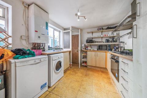 39 Smeaton Road, London, SW18 5JJ