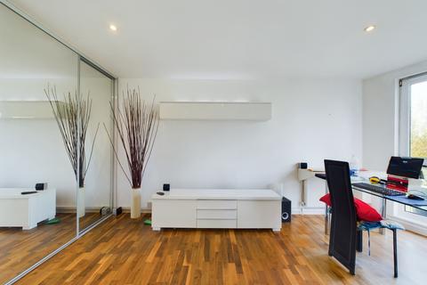 1 bedroom flat for sale, Arnhem Place, London E14