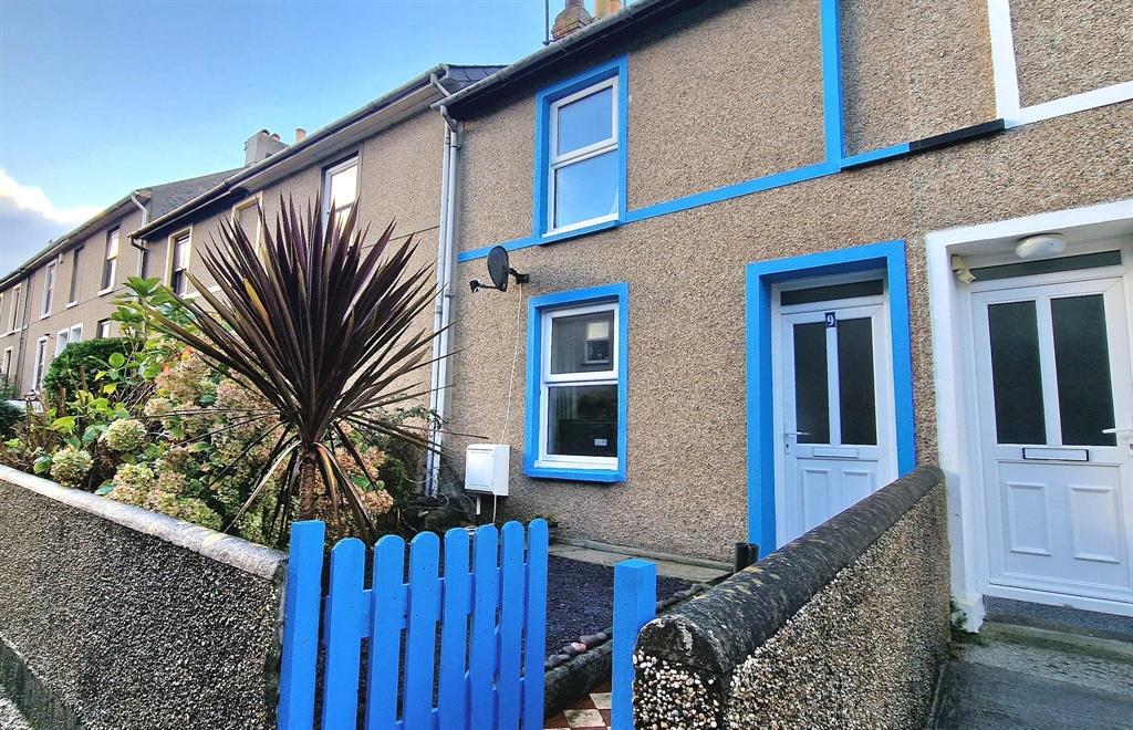 Rosevean Road, Penzance TR18 2 bed terraced house for sale £230,000