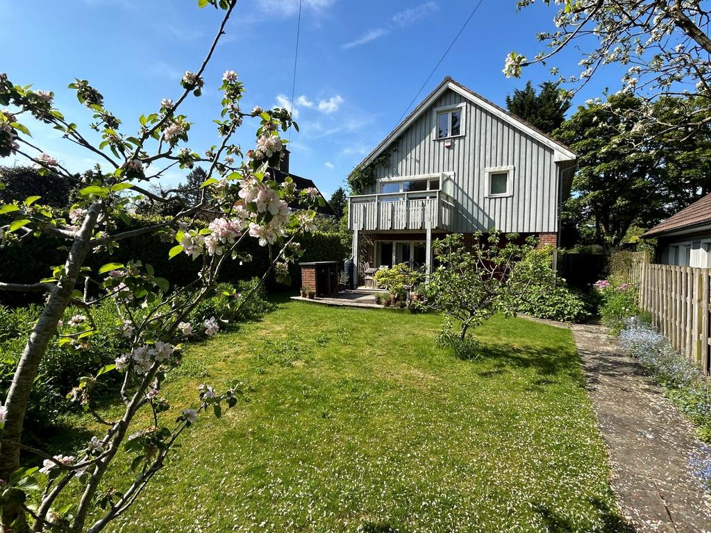 Meadow Walk, Walton On The Hill KT20 4 bed detached house for sale £