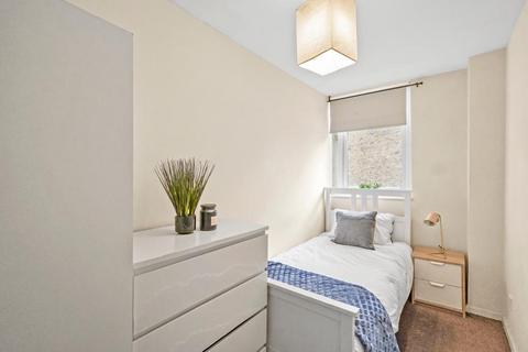 1 bedroom in a house share to rent, Chippenham Road, London W9