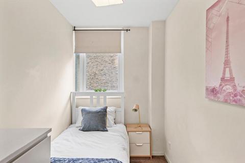 1 bedroom in a house share to rent, Chippenham Road, London W9