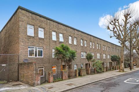 1 bedroom in a house share to rent, Chippenham Road, London W9