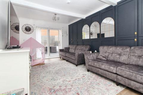 3 bedroom semi-detached house for sale, Springfield Road, Blakelaw, Newcastle upon Tyne, Tyne and Wear, NE5 3DU