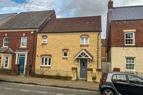 3 bedroom semi-detached house to rent, Wichelstowe, Swindon SN1