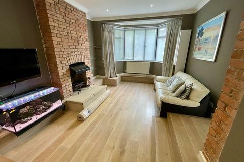 4 bedroom semi-detached house for sale, West View, London, NW4