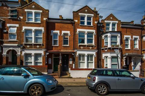 1 bedroom flat to rent, Comyn Road, Clapham Junction, London, SW11