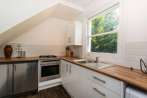 1 bedroom flat to rent, Comyn Road, Clapham Junction, London, SW11