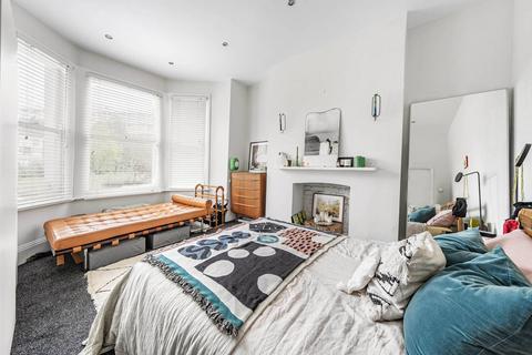 2 bedroom flat for sale, Millbrook Road, Brixton, London, SW9