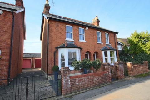 4 bedroom semi-detached house to rent, Camden Road, Maidenhead, Berkshire
