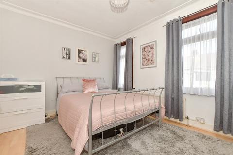 3 bedroom terraced house for sale, Kensington Road, Romford, Essex