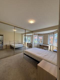 3 bedroom flat to rent, Lynwood Road, Ealing
