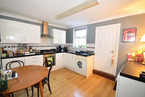 2 bedroom terraced house to rent, Langdon Road Rochester ME1