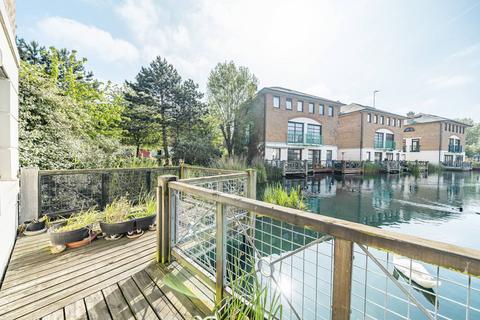 49 Plover Way, London, SE16 7TS