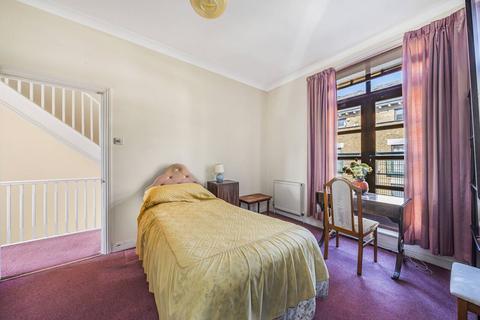 49 Plover Way, London, SE16 7TS