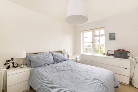 1 bedroom flat to rent, Abbotsmede Close, Twickenham, TW1