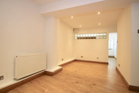 2 bedroom flat to rent, 124 Clarence Road, London E5