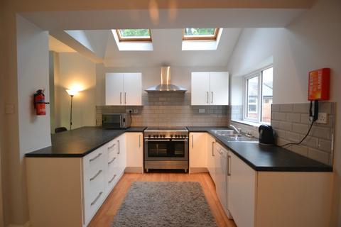 6 bedroom semi-detached house to rent, Trinity Avenue, Nottingham NG7