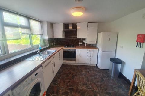 3 bedroom ground floor flat to rent, Dukes Avenue, London N10