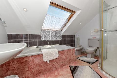 5 bedroom chalet for sale, Whitepost Lane, Culverstone, Meopham, Kent