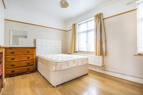 3 bedroom maisonette to rent, Fieldview Earlsfield SW18