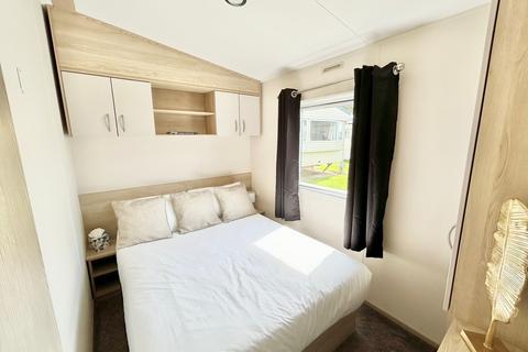 3 bedroom static caravan for sale, Oaklands Holiday Park, Colchester Road , St Oyths CO16