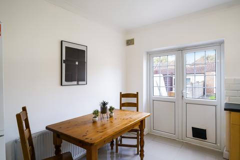 1 bedroom in a house share to rent, Avalon Road, London W13