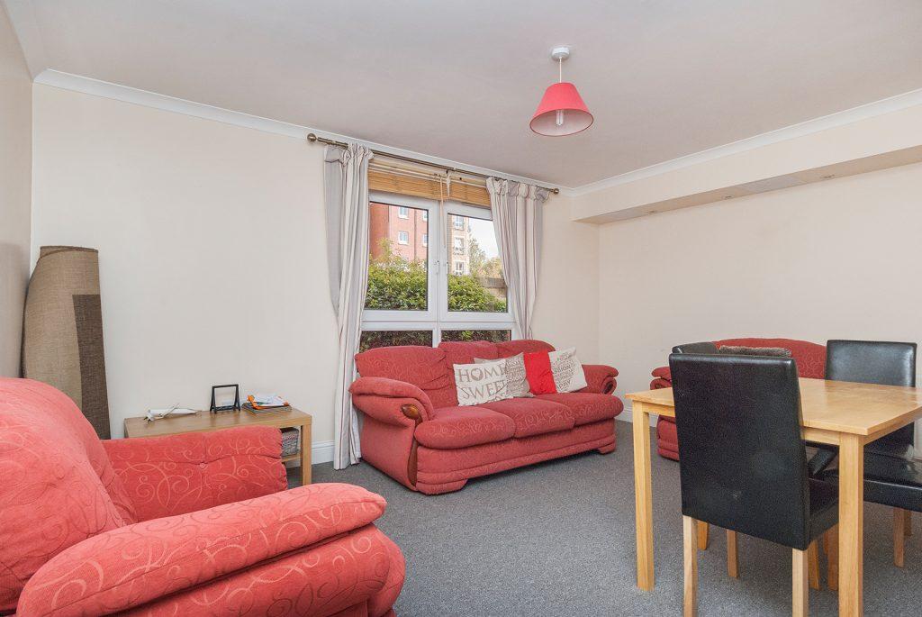 2285L St Clair Road, Edinburgh, EH6 8JJ 3 bed flat £1,899 pcm (£438 pw)