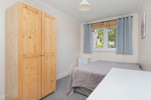 3 bedroom flat to rent, 2285L- St Clair Road, Edinburgh, EH6 8JJ