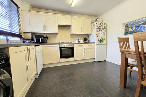 3 bedroom end of terrace house to rent, Maine Crescent, Rayleigh, Essex