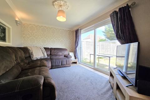 3 bedroom end of terrace house to rent, Maine Crescent, Rayleigh, Essex