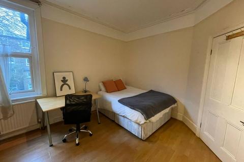 2 bedroom house share to rent, Northcote Avenue, London W5