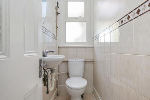 1 bedroom in a house share to rent, Northcote Avenue, London W5
