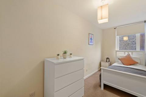 1 bedroom in a house share to rent, Chippenham Road, London W9