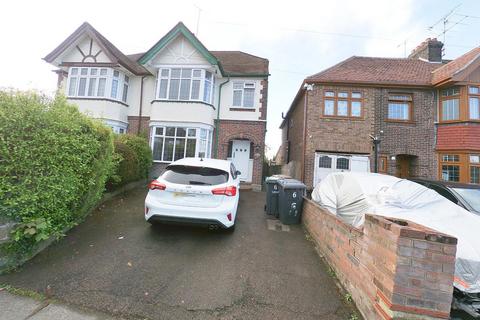 3 bedroom semi-detached house to rent, Fountains Road, Luton LU3