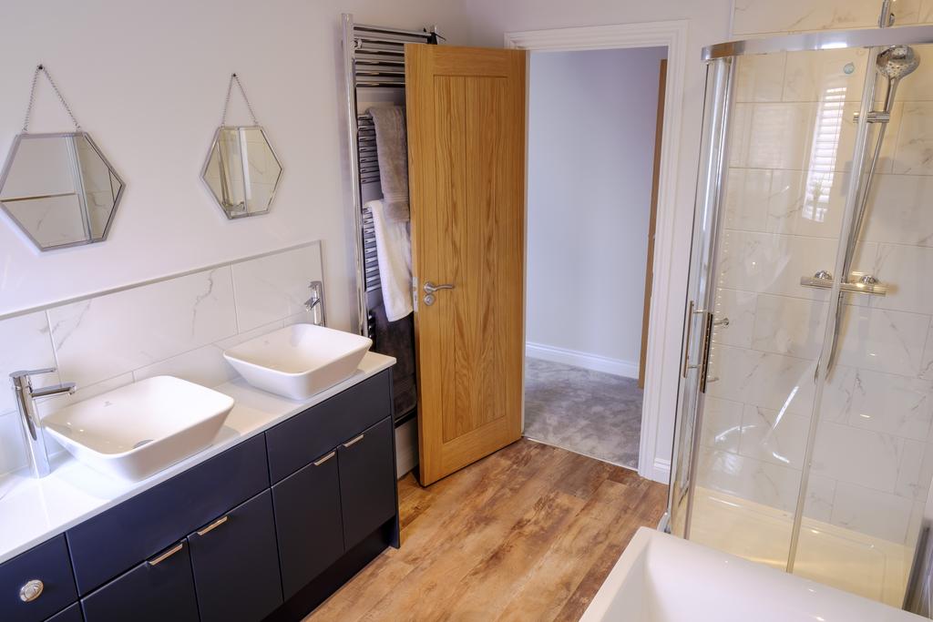 Show Home Master Ensuite