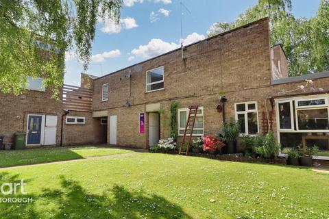 3 bedroom maisonette for sale, Barnstock, Peterborough